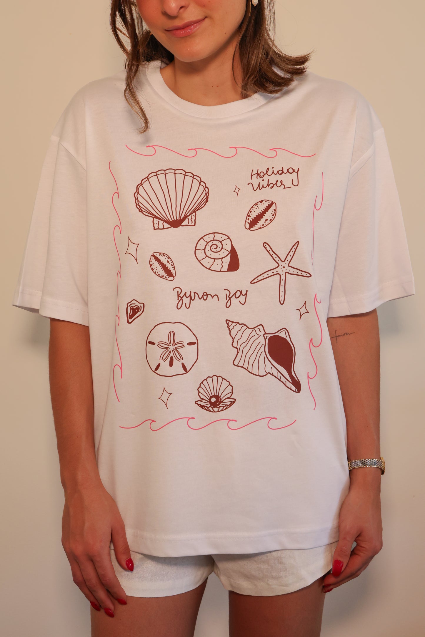 Holiday shells graphic t-shirt