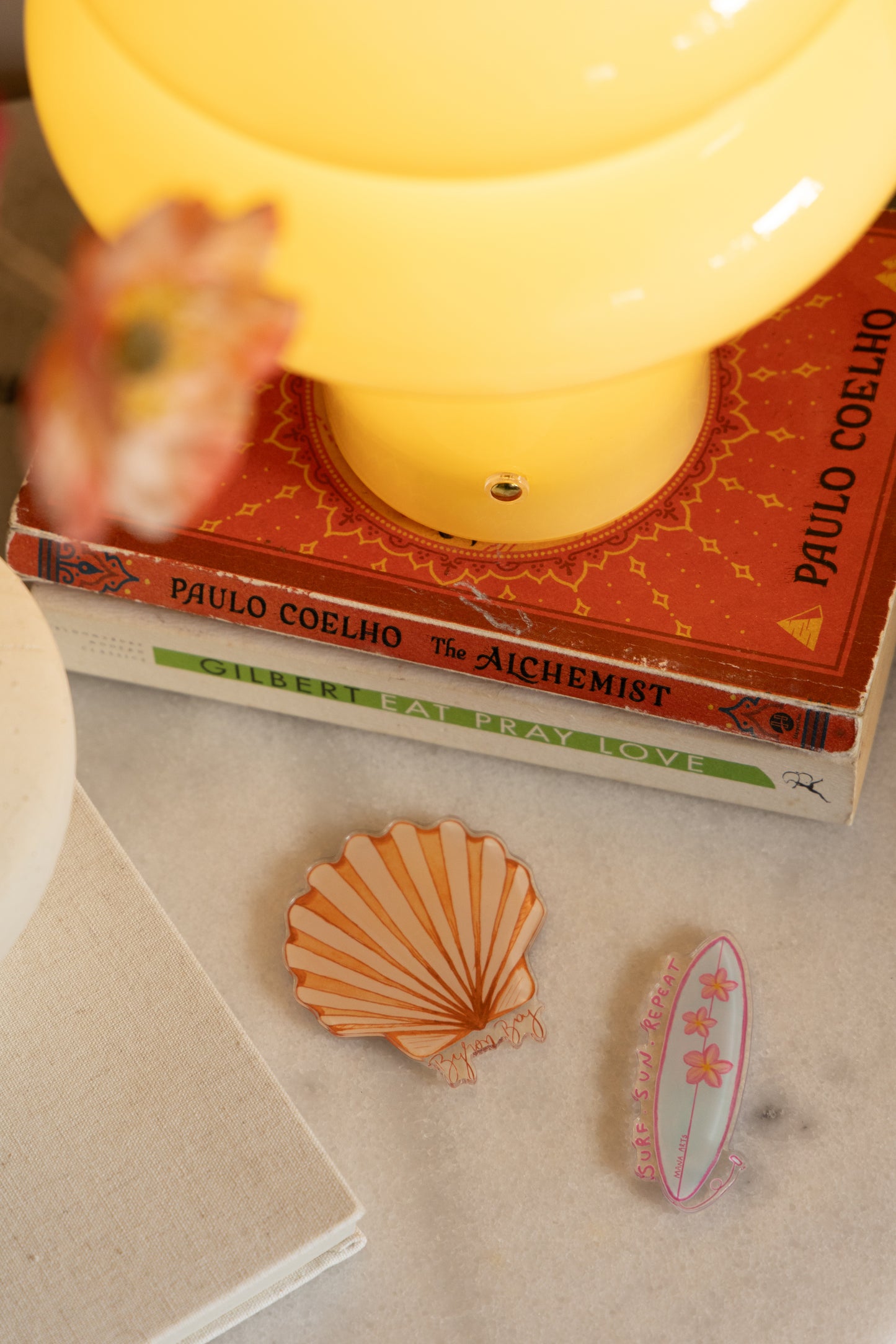 Acrylic shell art magnet